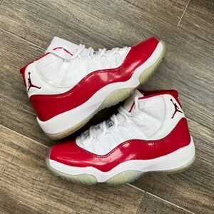 Jordan 11 retro cherry red white 6.5 8